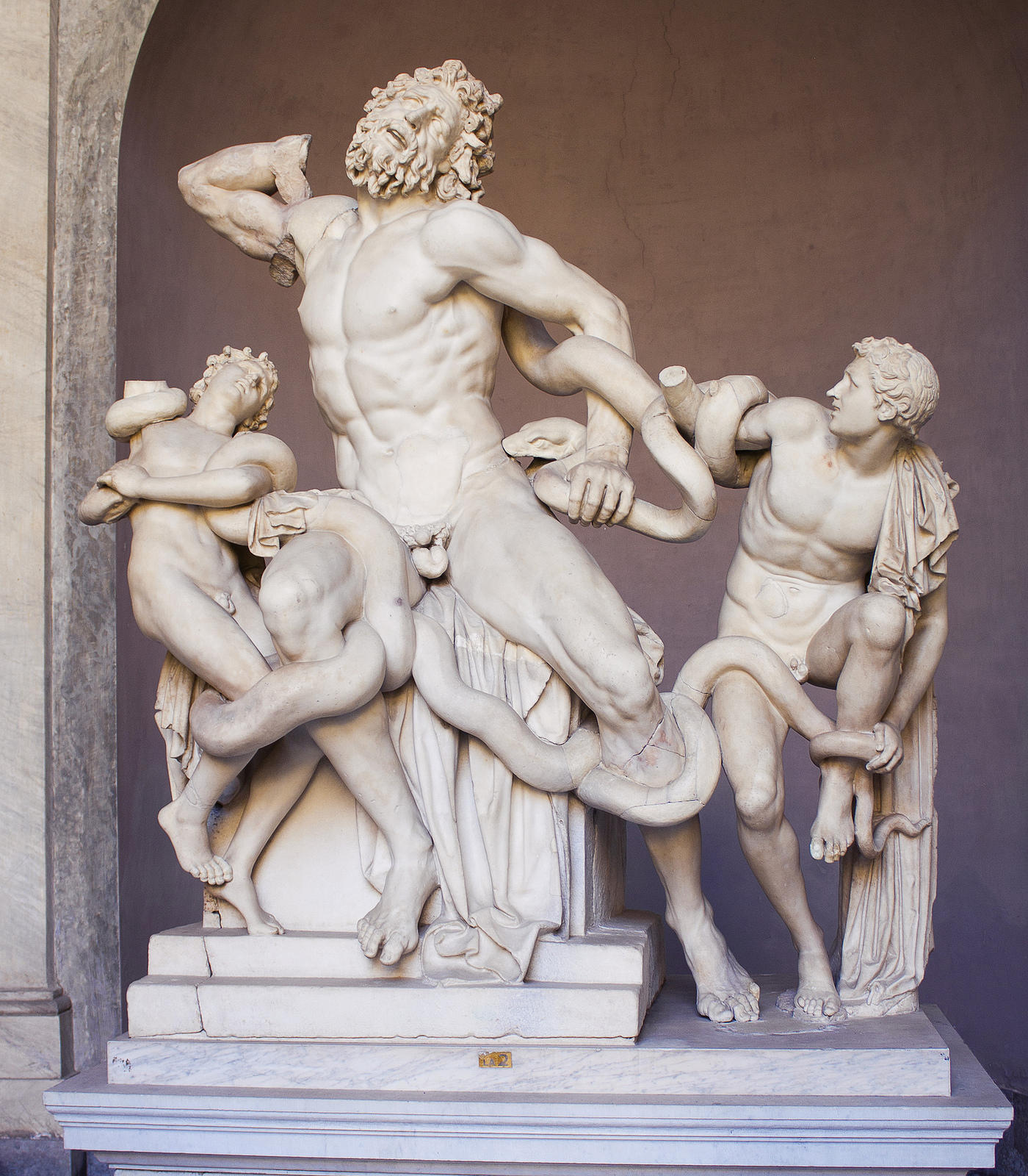 This greek statue was the subject of the first Art History writing.